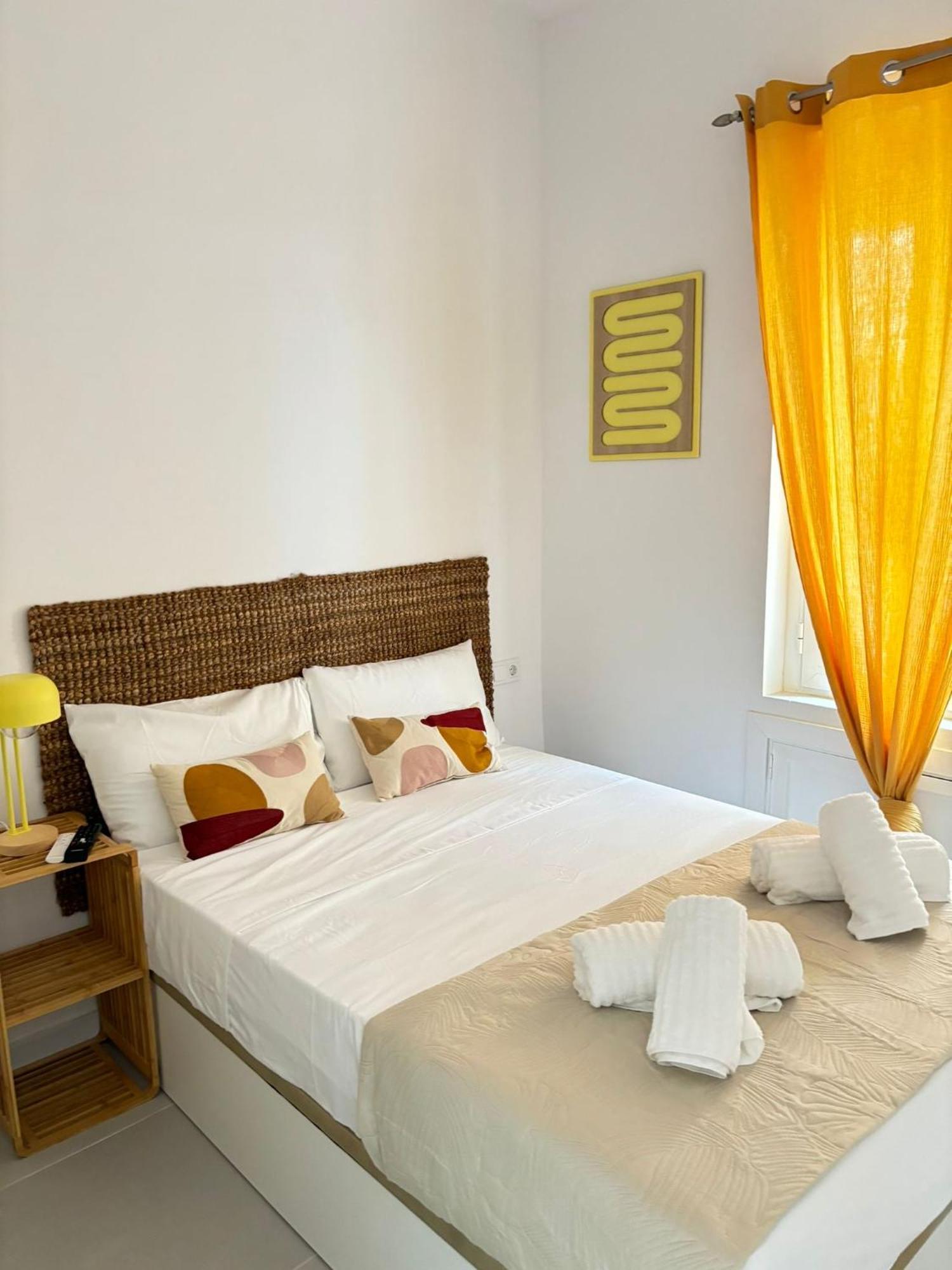 Carolinas Suites By Coqueto Alicante Bagian luar foto