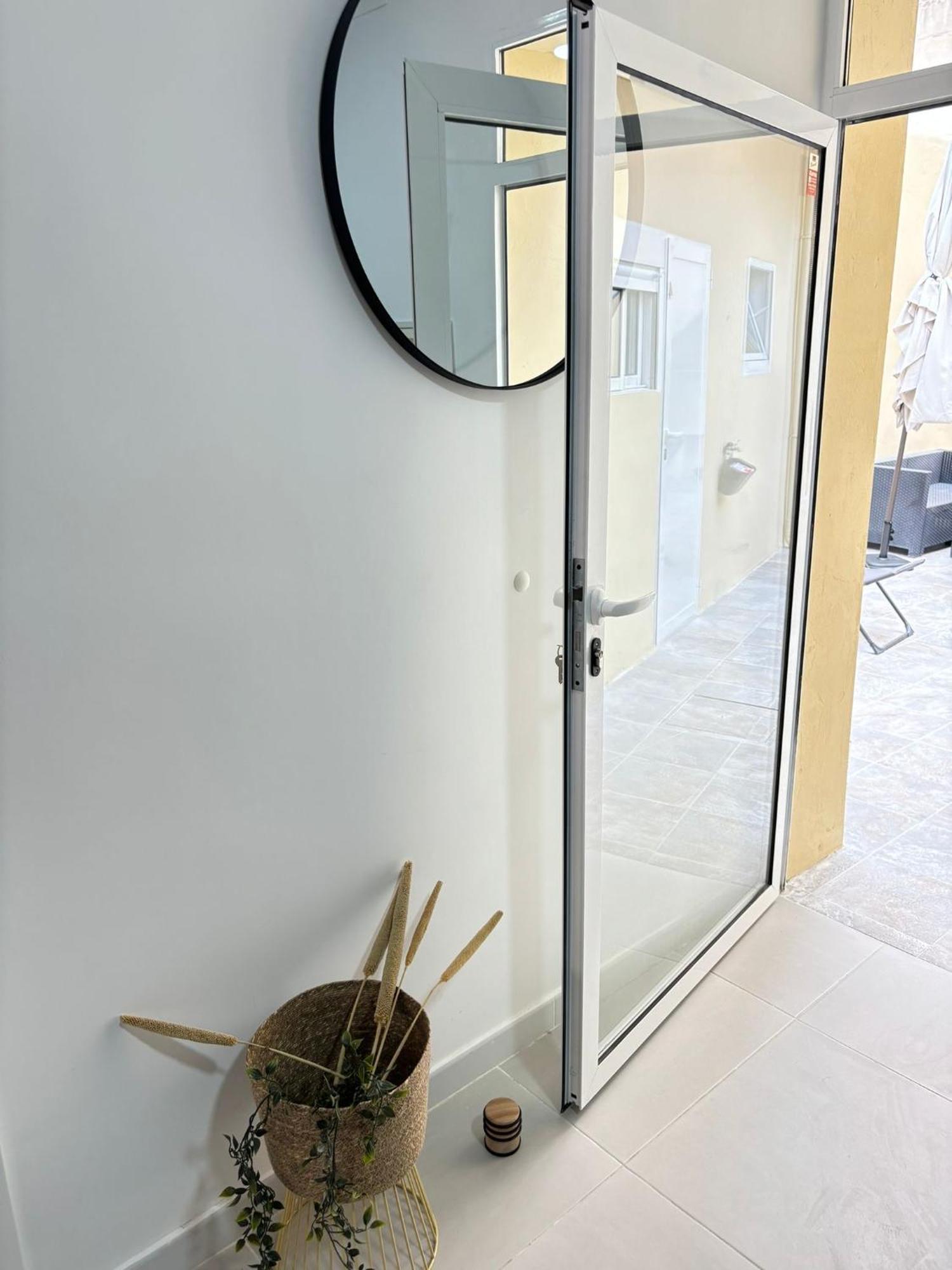 Carolinas Suites By Coqueto Alicante Bagian luar foto